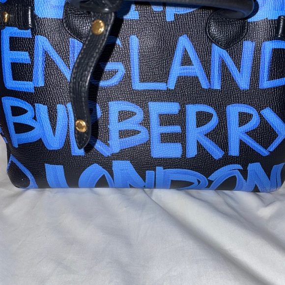 Burberry - Picture 3 of 7